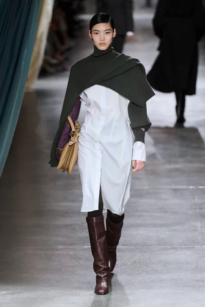 Look 10